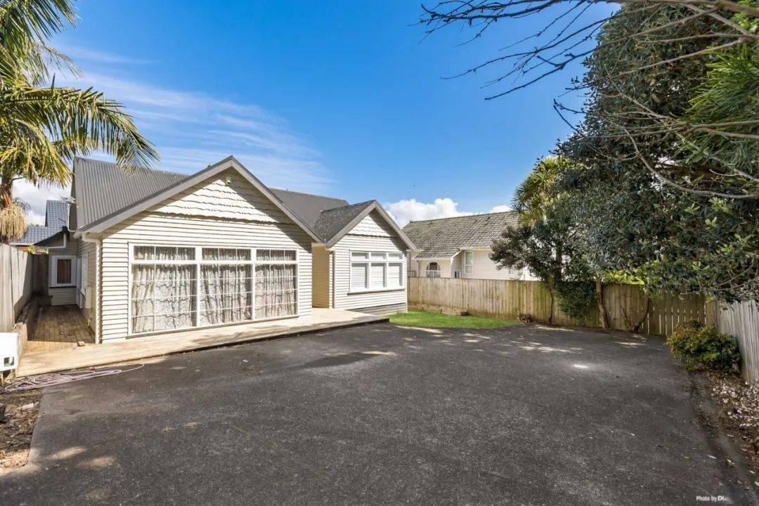 九游- 门兴格拉德巴赫训练开放日，今夜扳平良机引欢呼，国王杯在即，训练强度明显提升