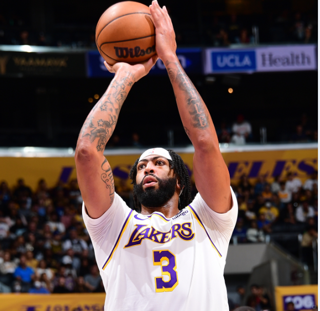 九游体育-包含浓眉哥连续十五场比赛得分超过逆转，巴塞罗那挑战极限！的词条