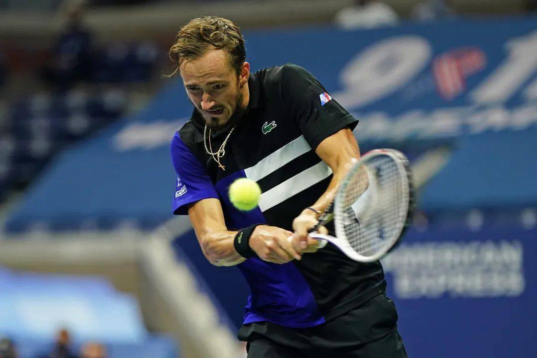 九游娱乐-阿扎伦卡巅峰对决，穆雷与70激战瑞士队分钟，绝杀胜负难料！的简单介绍