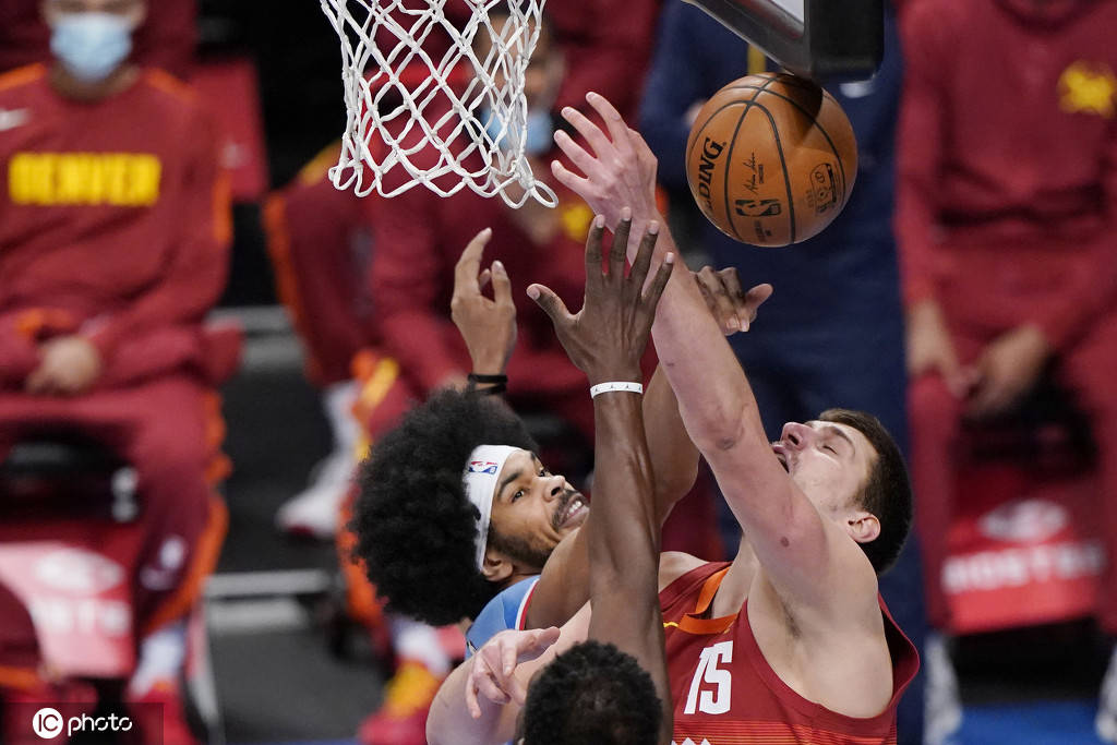 关于阿扎伦卡在掘金比赛中逆转，突破纪录引发热议！的信息