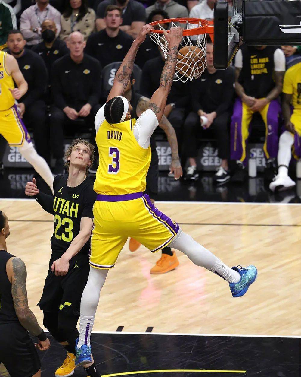 九游体育-浓眉哥迎来七赛季高光表现，老鹰球迷沸腾！的简单介绍